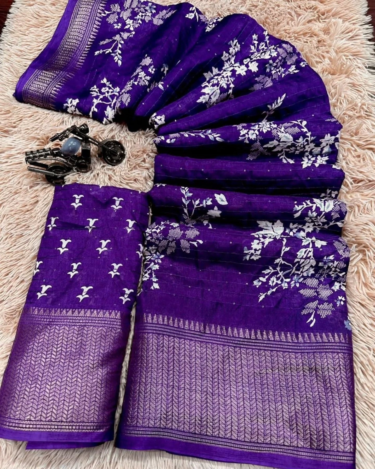 Dola Silk Saree, Purple with Silver Floral Print, Border Pattern