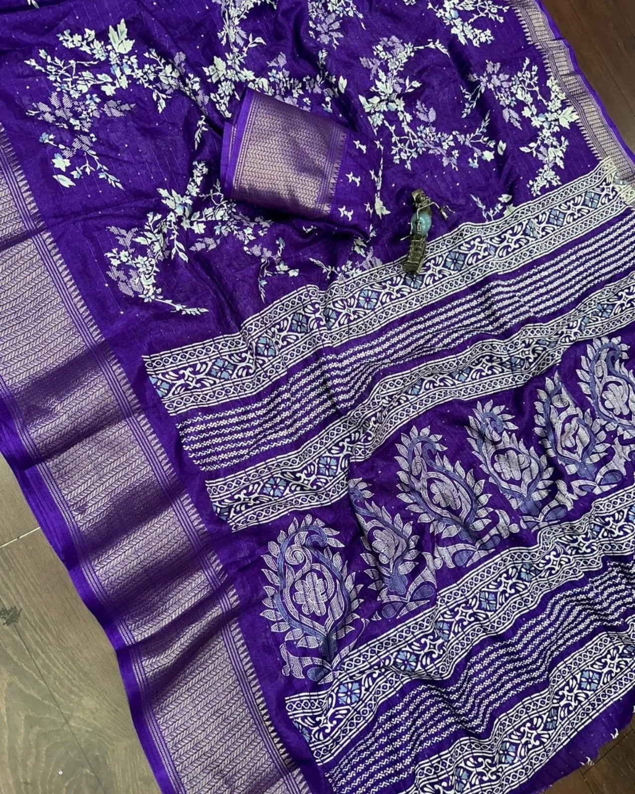 Dola Silk Saree, Purple with Silver Floral Print, Border Pattern