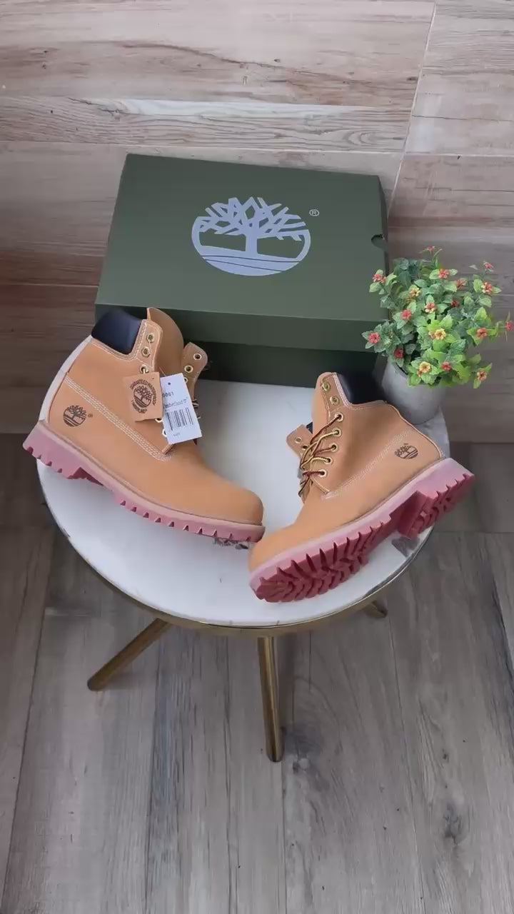 🥾 Timberland Boots – Tan / Black